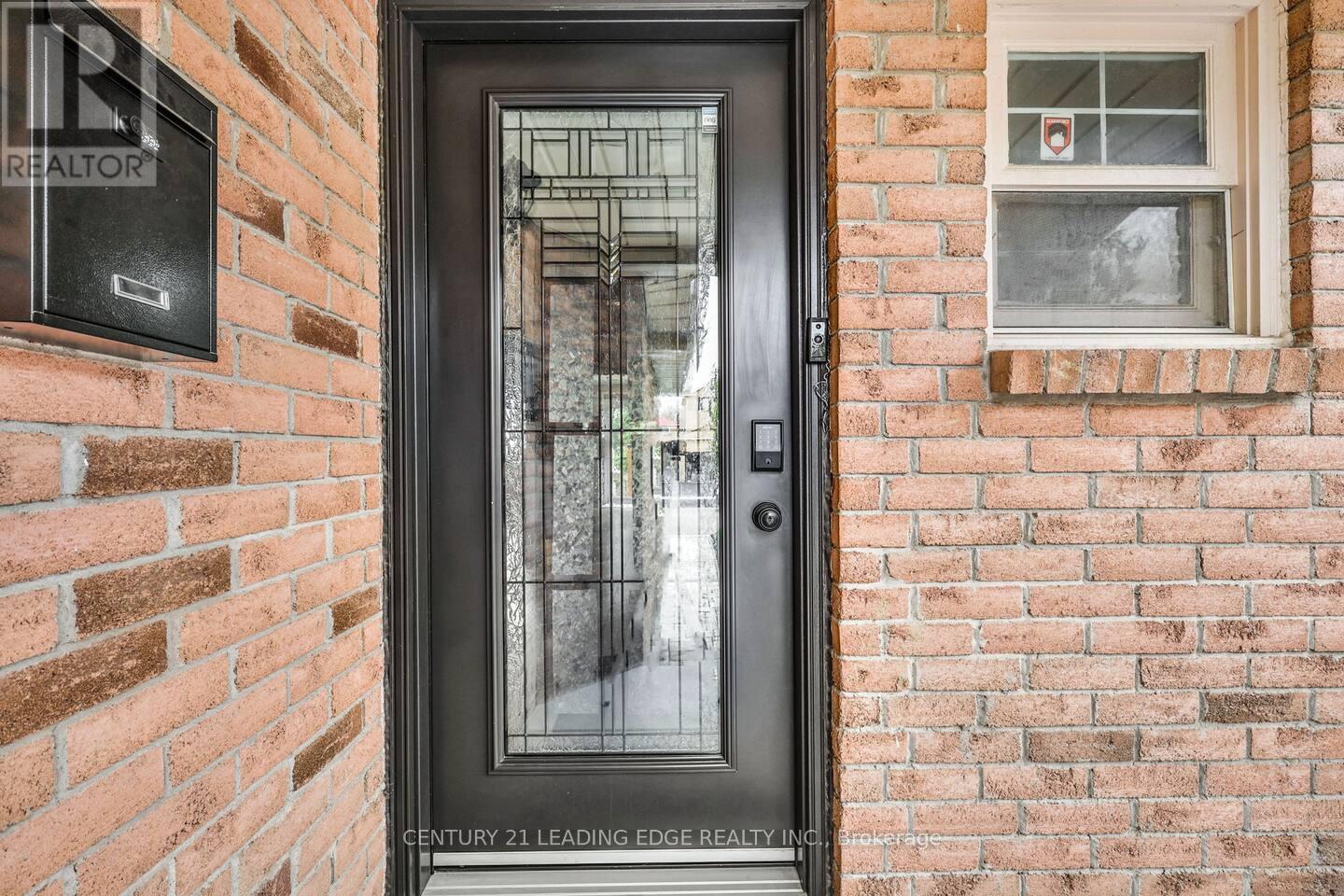 1627 FAIRFIELD CRESCENT