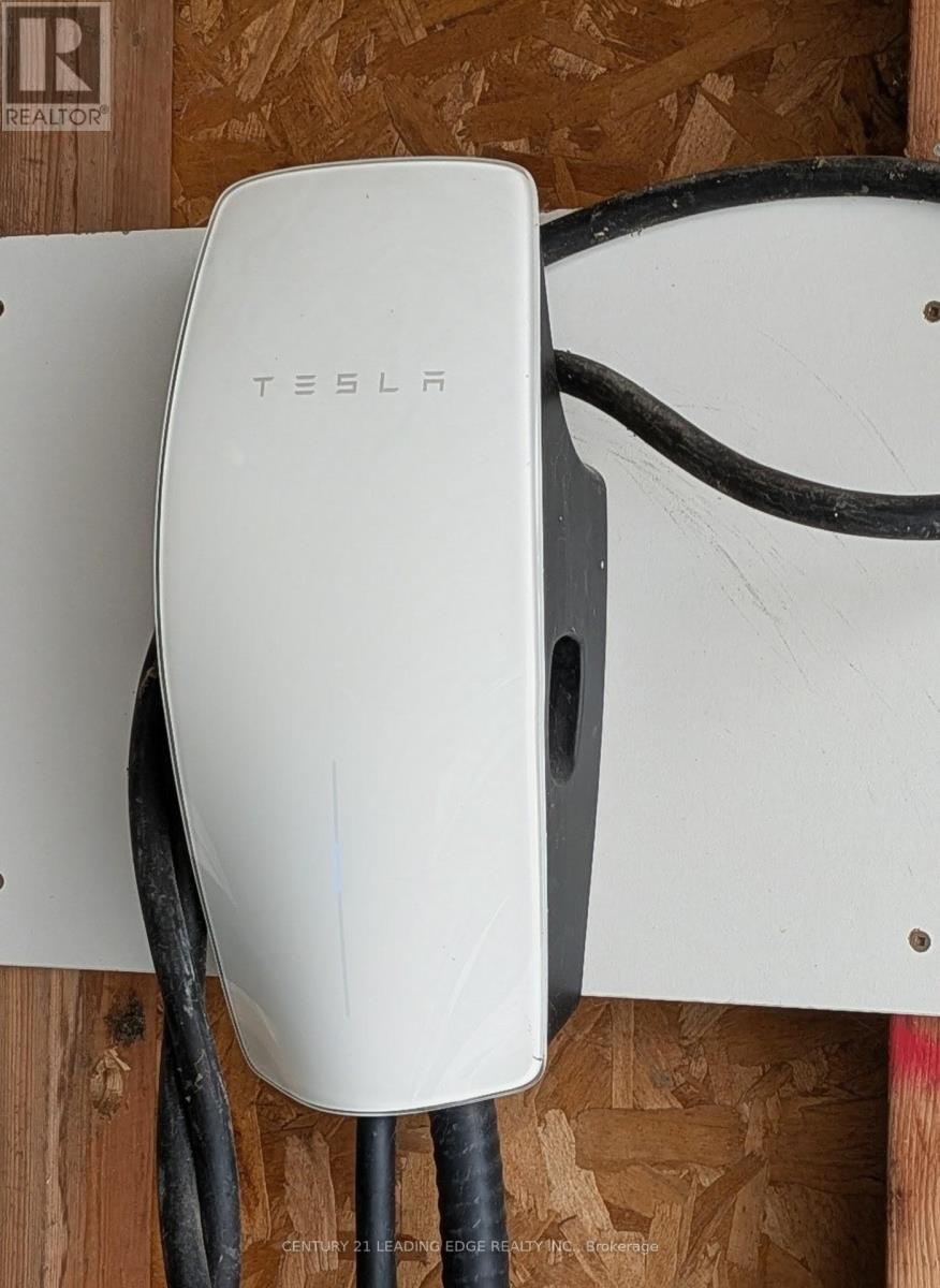 1627 FAIRFIELD CRESCENT