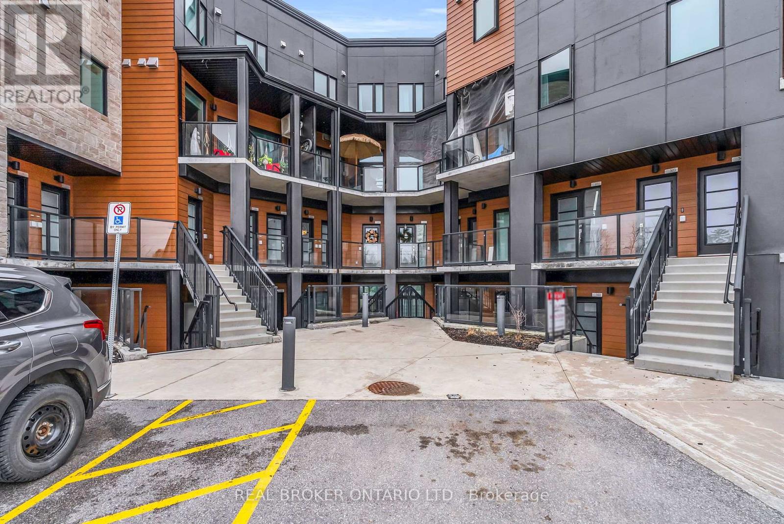 311 - 17 CENTRE STREET