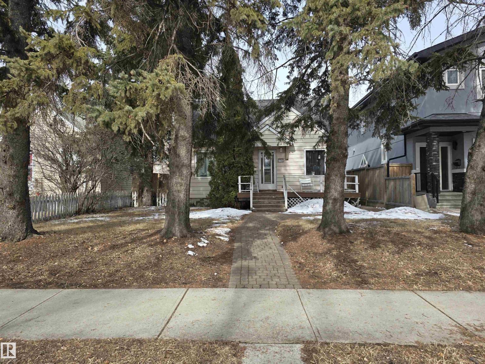 8146 78 AV NW