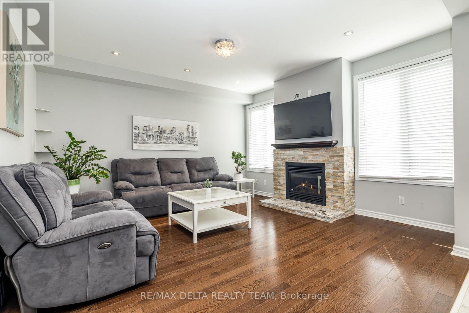218 ENCLAVE WALK
