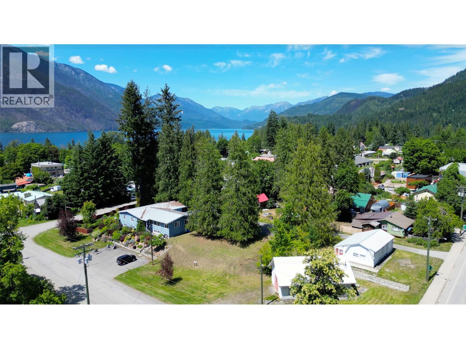 422 Slocan Avenue
