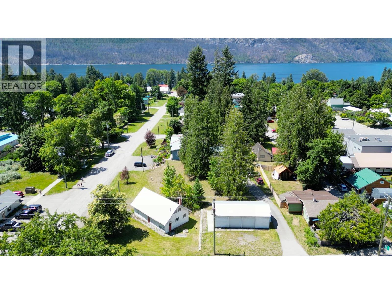 422 Slocan Avenue