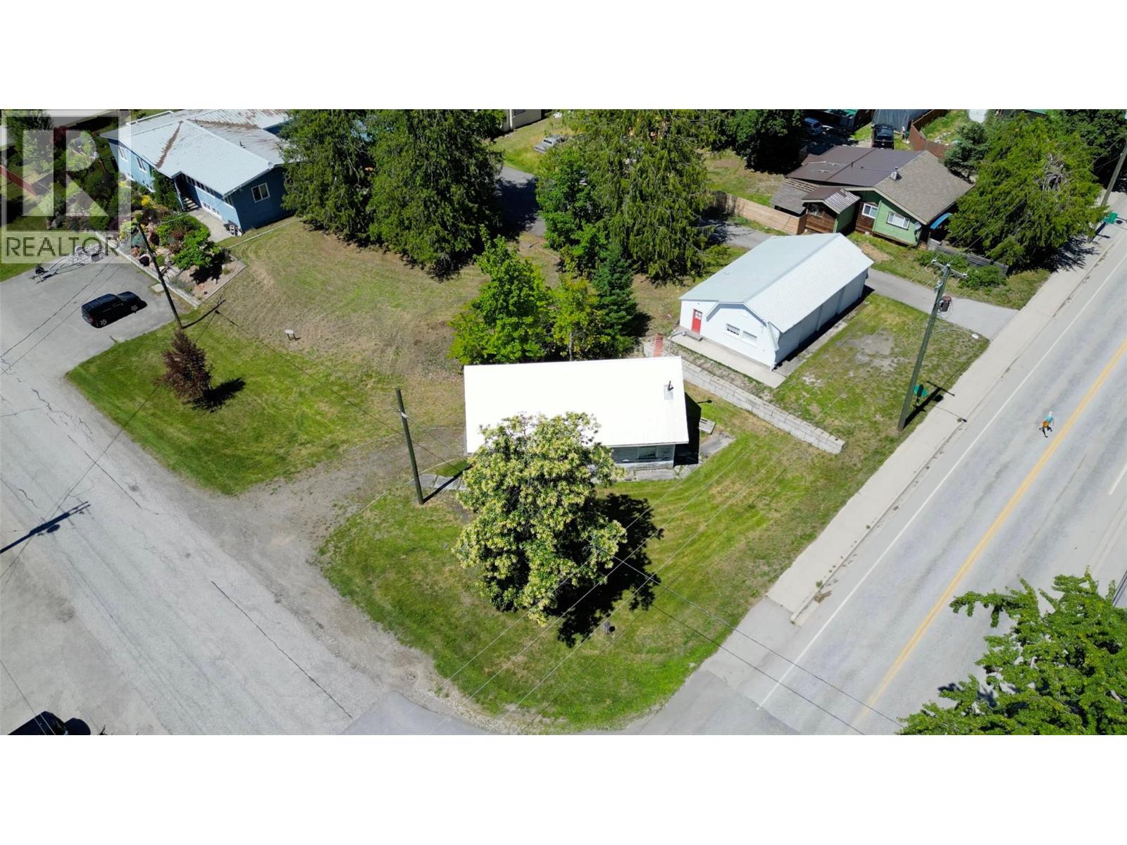 422 Slocan Avenue