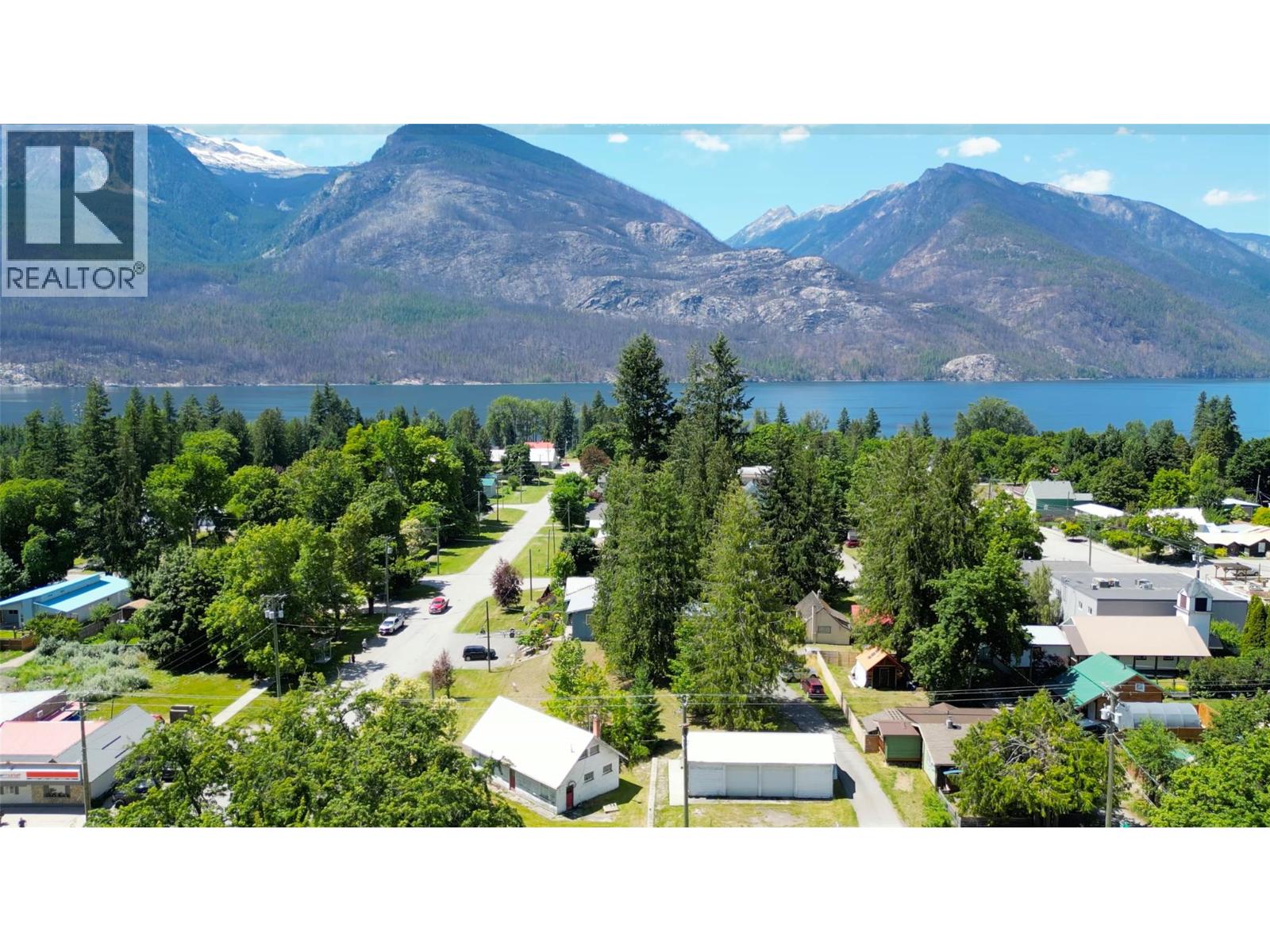 422 Slocan Avenue