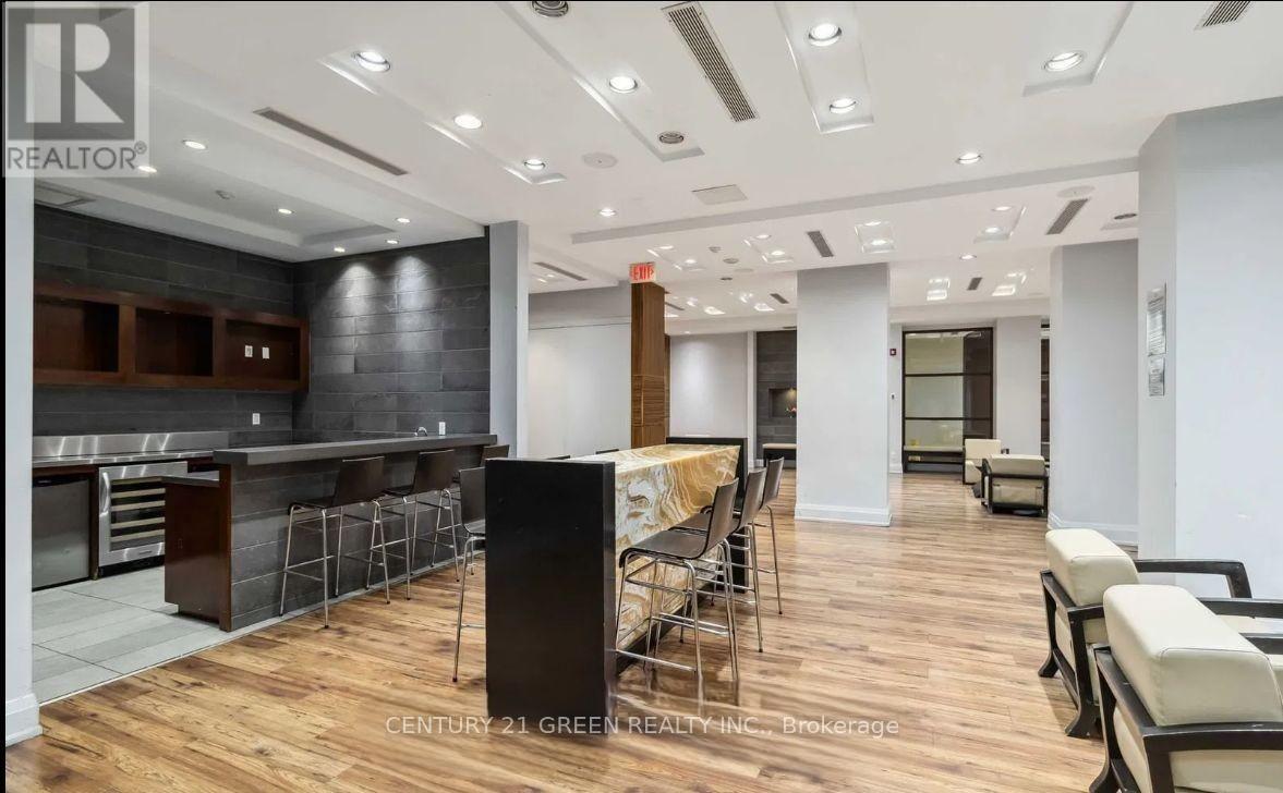2111 - 310 BURNHAMTHORPE ROAD W