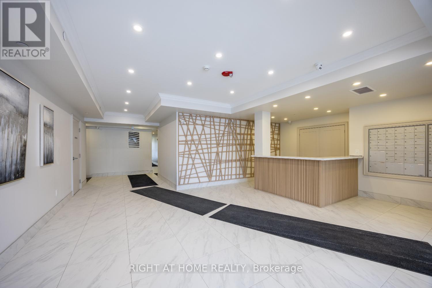 402 - 50 LAKEBREEZE DRIVE