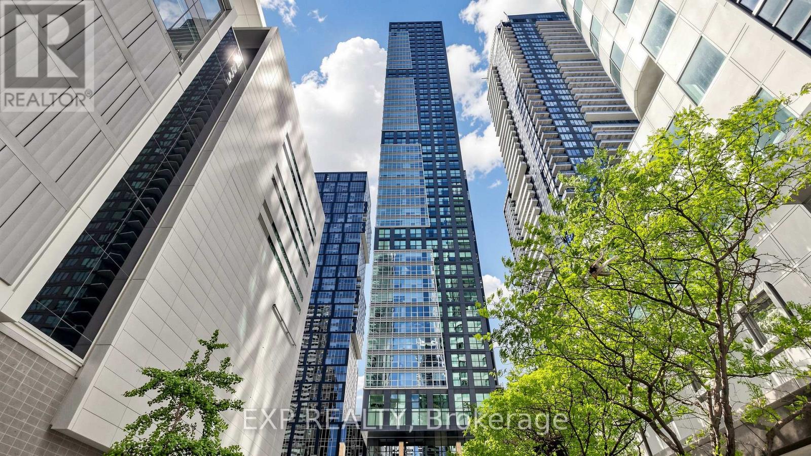 601 - 327 KING STREET W