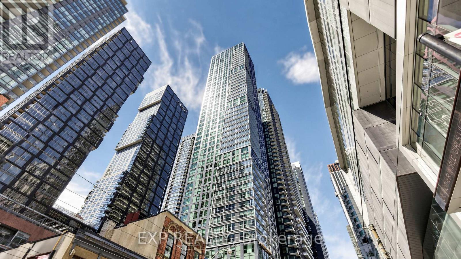 601 - 327 KING STREET W