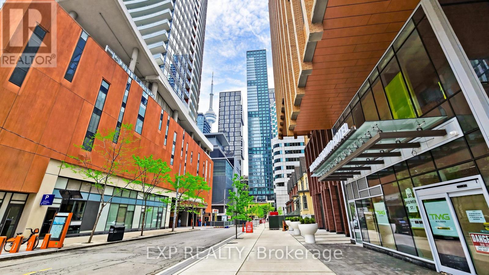 601 - 327 KING STREET W