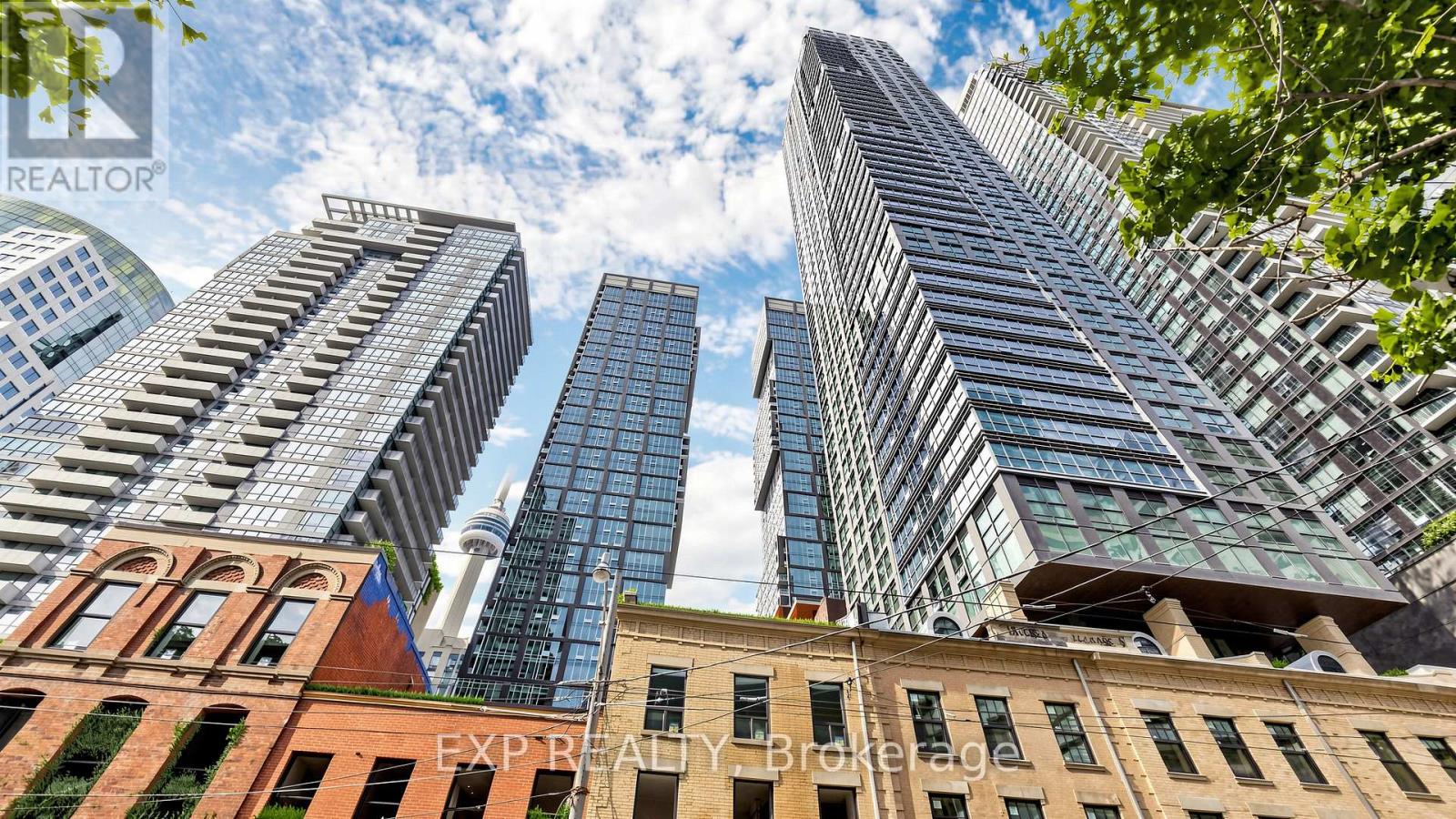 601 - 327 KING STREET W