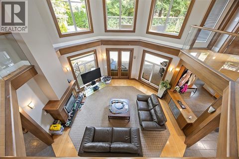 3582 EDGEMONT BOULEVARD North Vancouver BC V7R2P7