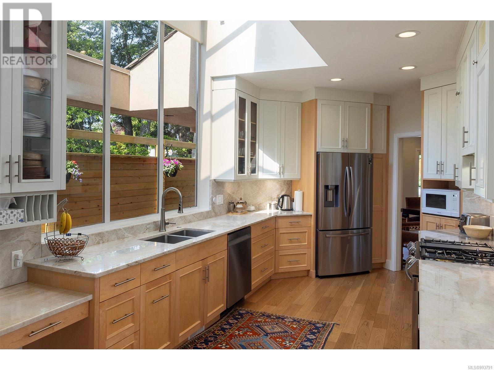 3317 University Woods