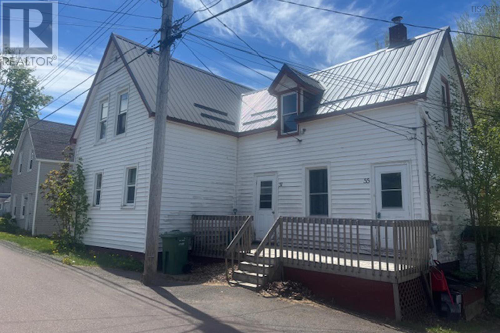 Photo 1 of 9 — 55 Elm Street, Springhill, NS B0M1X0