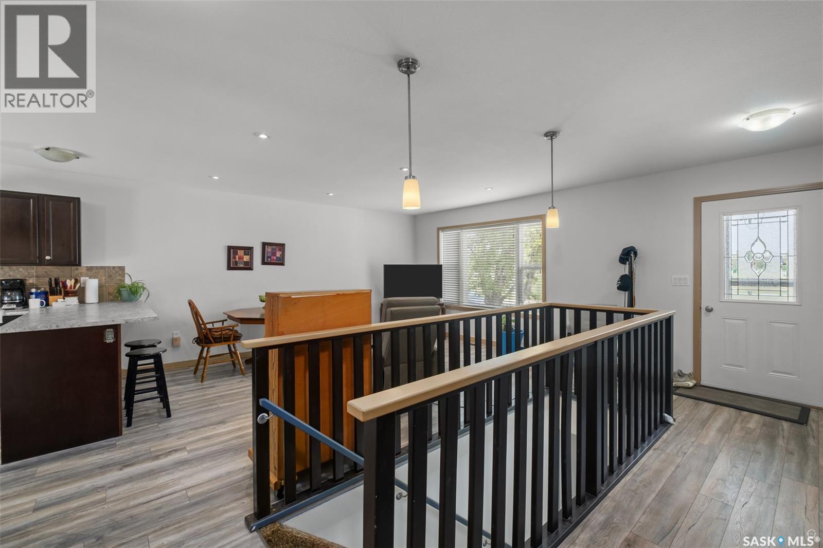 441 6th STREET E