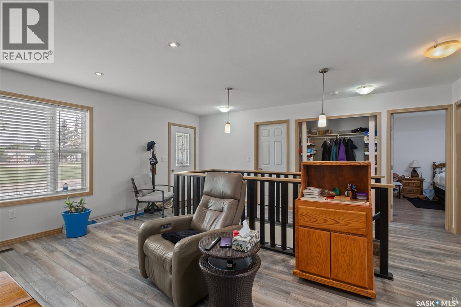 441 6th STREET E