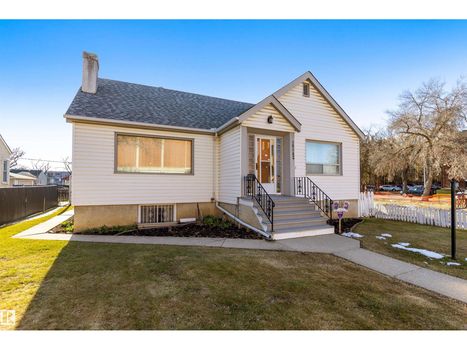 10842 110 ST NW