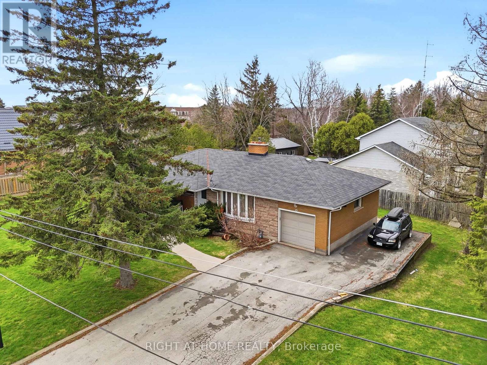 13 WESTVIEW CRESCENT