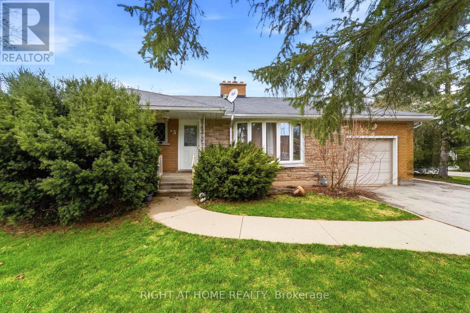 13 WESTVIEW CRESCENT