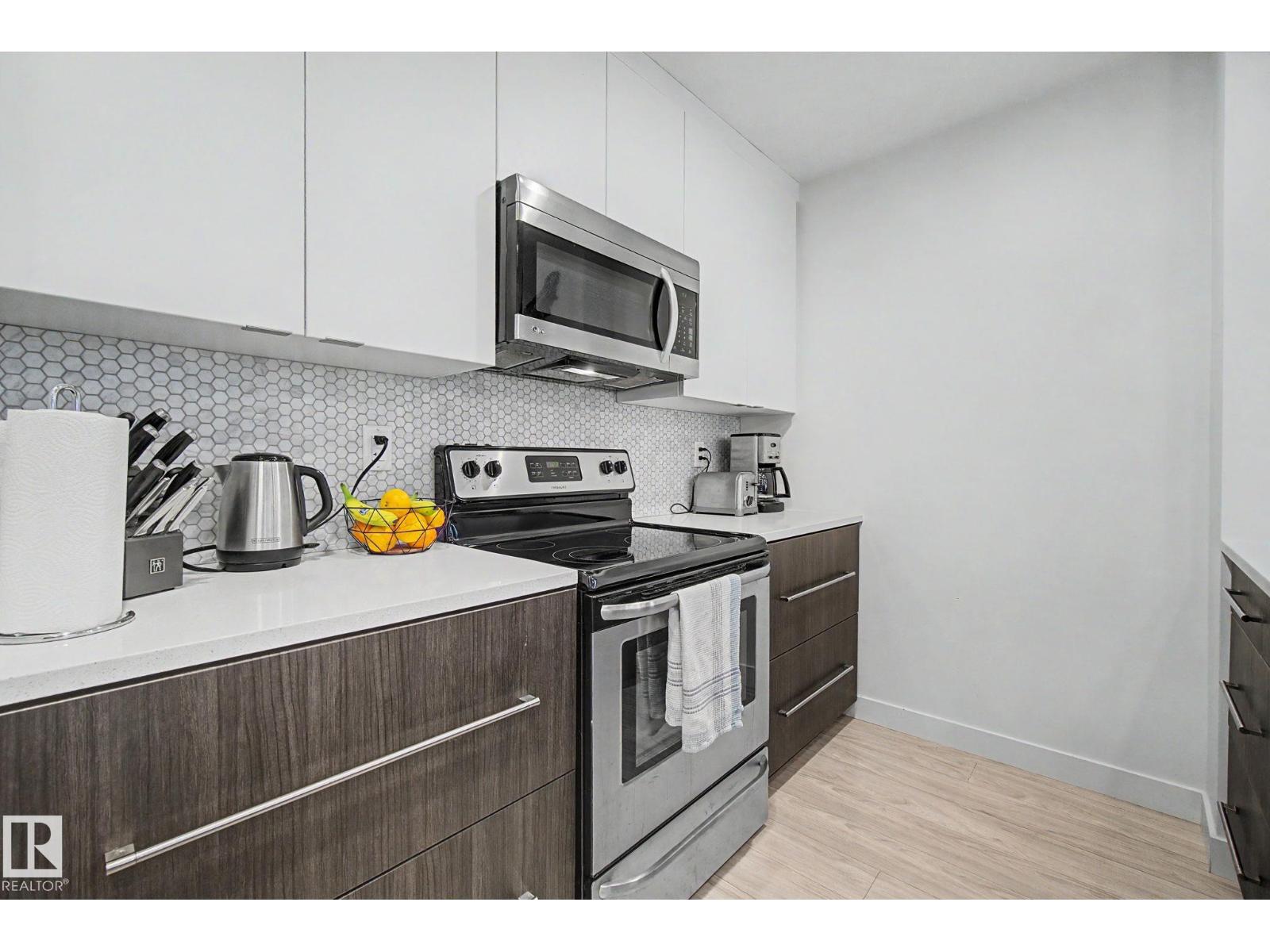 12035 93 ST NW NW