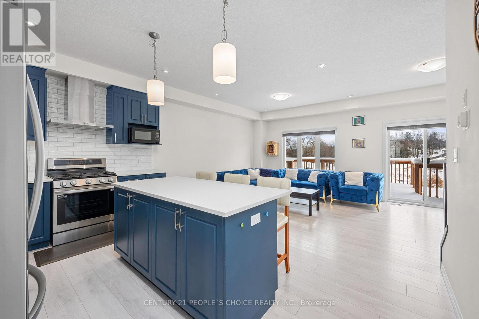 9 QUEENSBROOK CRESCENT