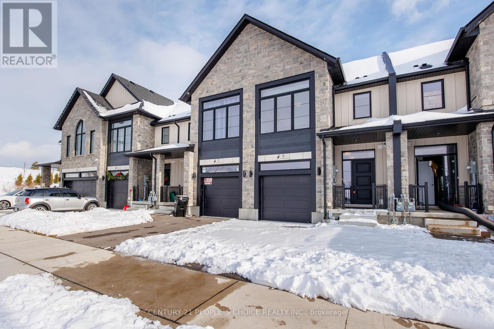 9 QUEENSBROOK CRESCENT