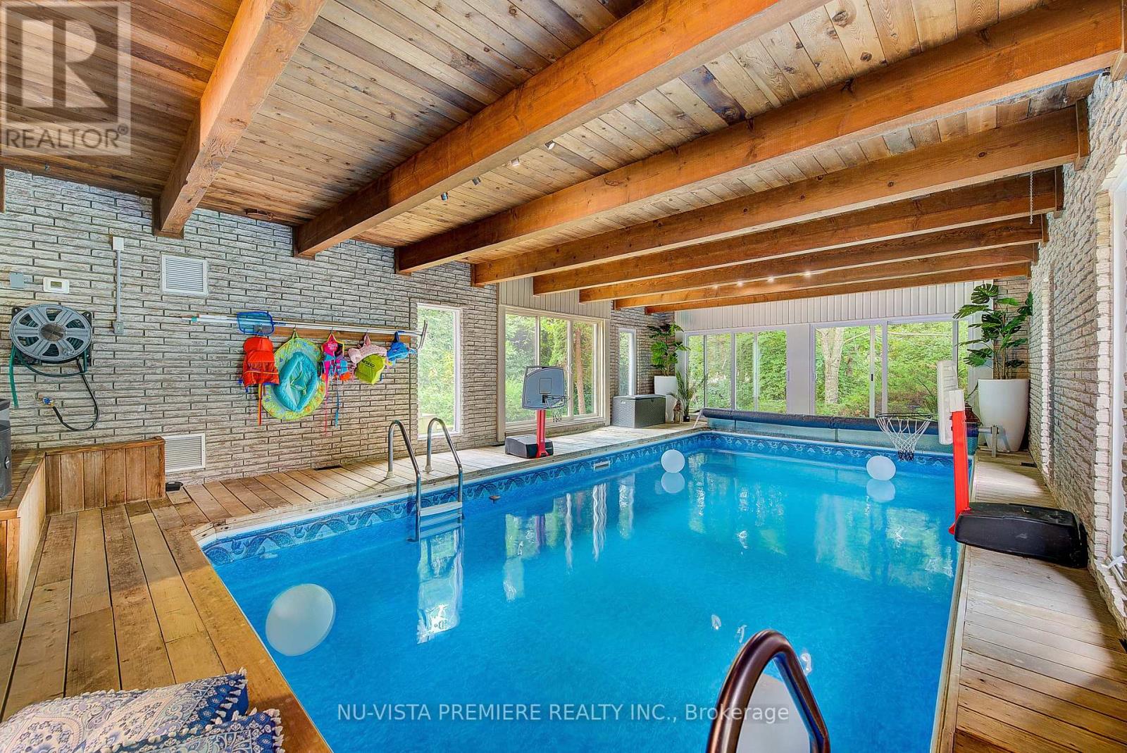 95 CHALET CRESCENT