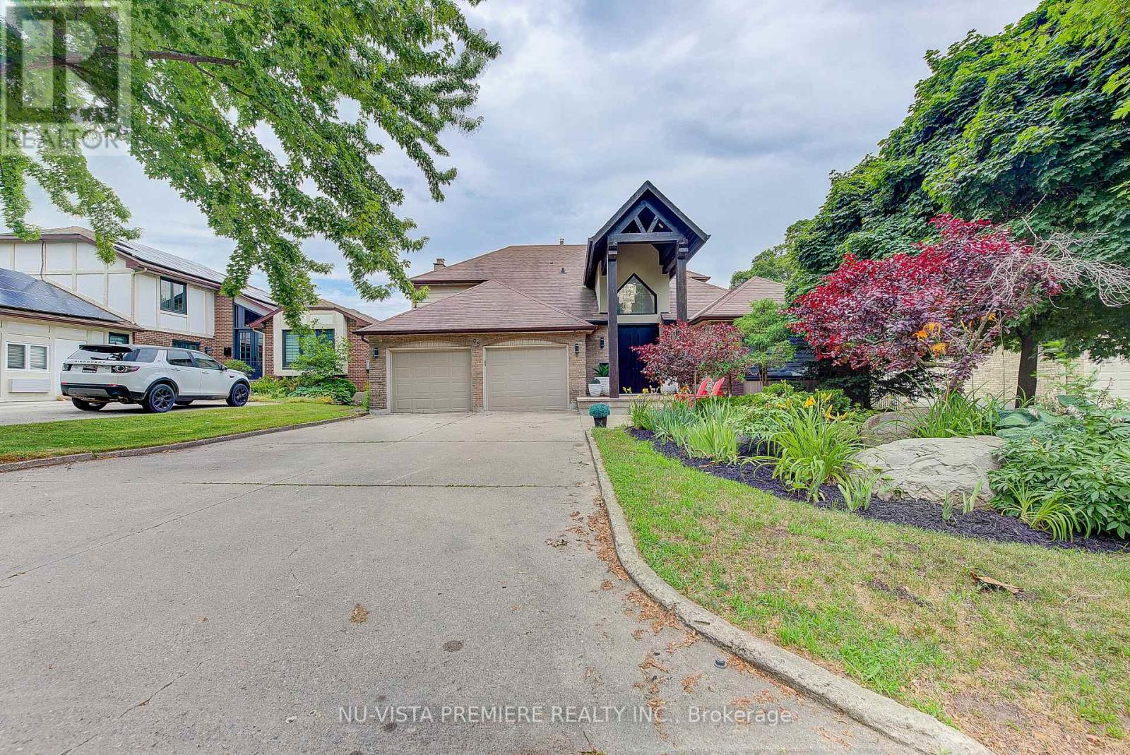 95 CHALET CRESCENT
