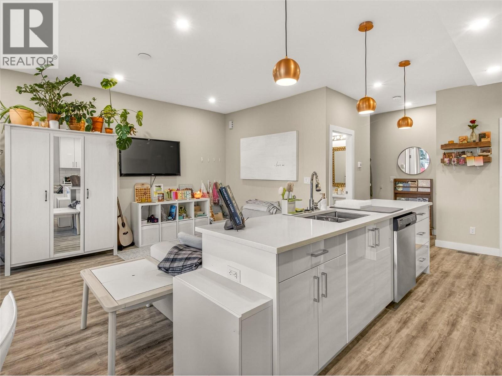 102 Cossar Avenue Unit# 103