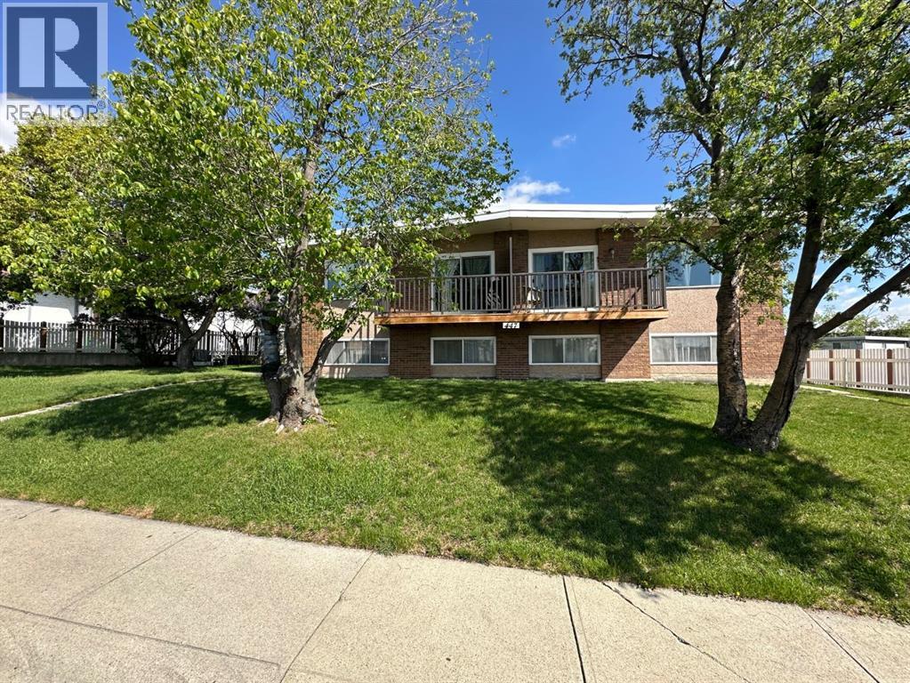 447 Huntsville Crescent NW