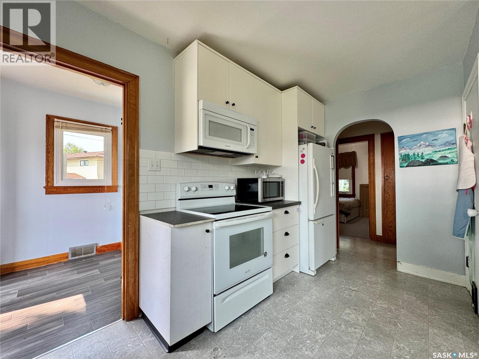 405 March AVENUE E