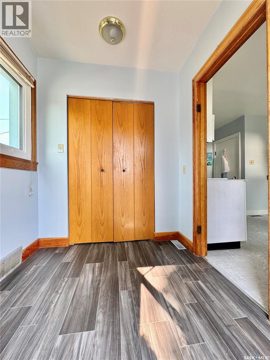 405 March AVENUE E