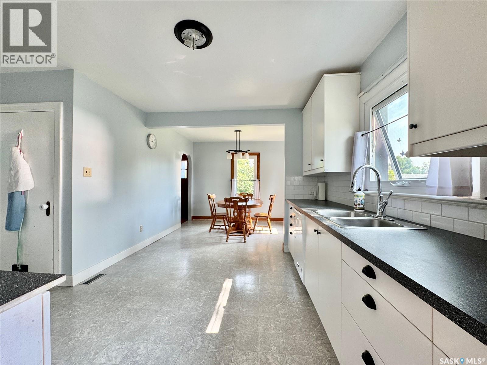 405 March AVENUE E