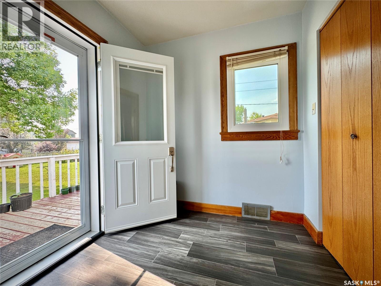 405 March AVENUE E