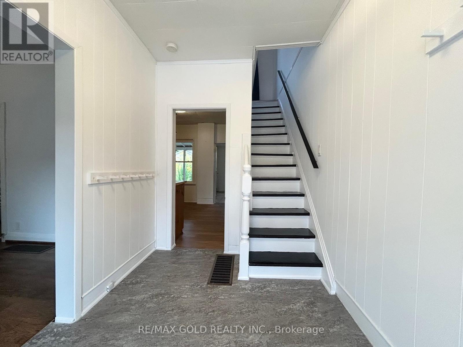 118 STEPHEN STREET N
