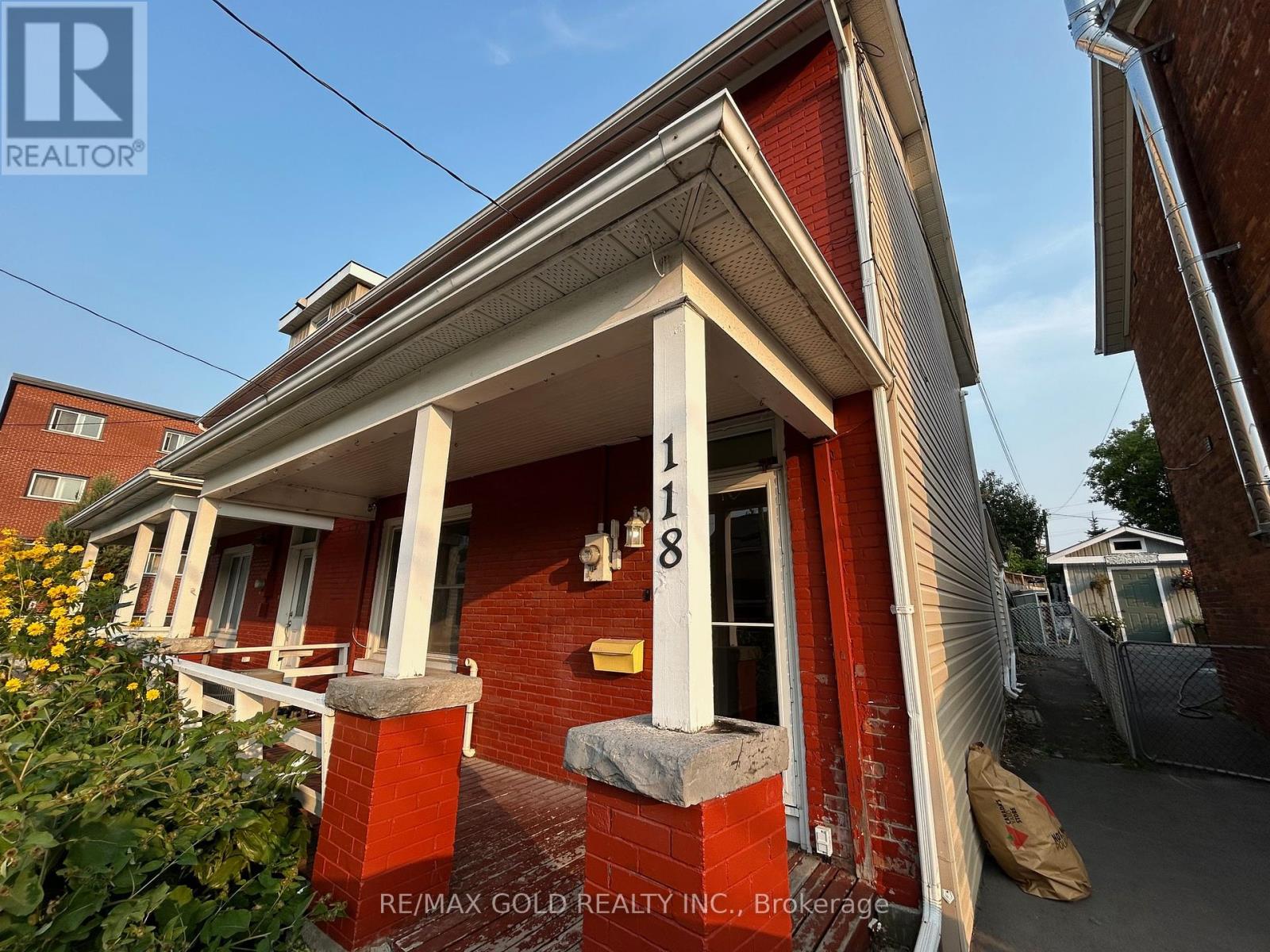 118 STEPHEN STREET N