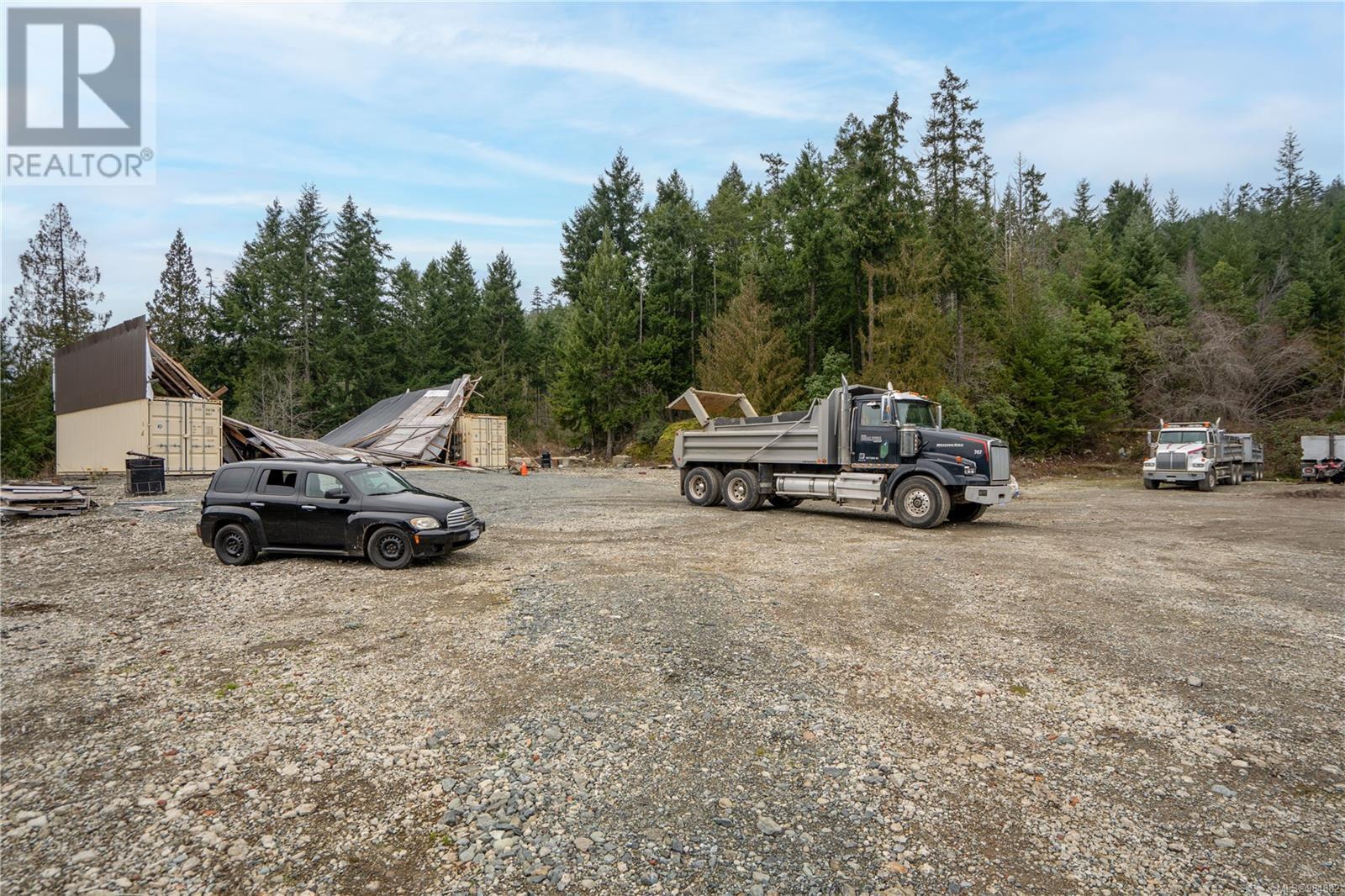 687-689 Shawnigan Lake Rd