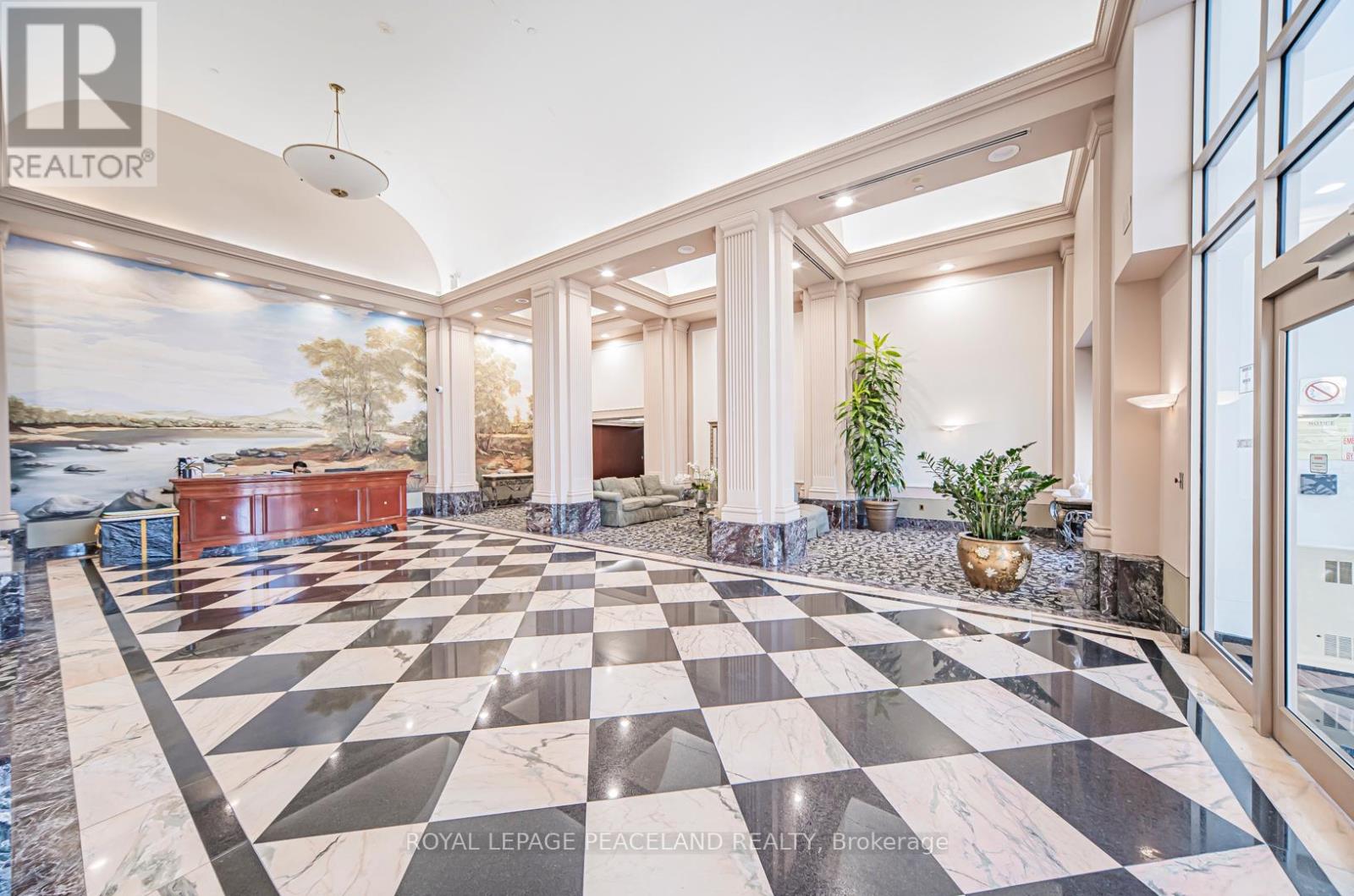 1905 - 1 LEE CENTRE DRIVE
