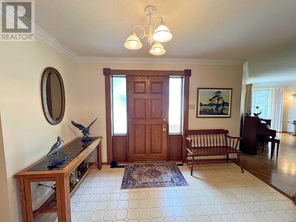 90 Tudor Crescent S