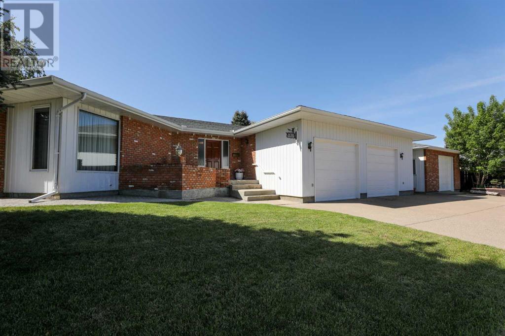 90 Tudor Crescent S