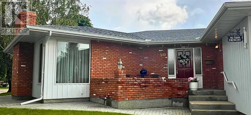 90 Tudor Crescent S