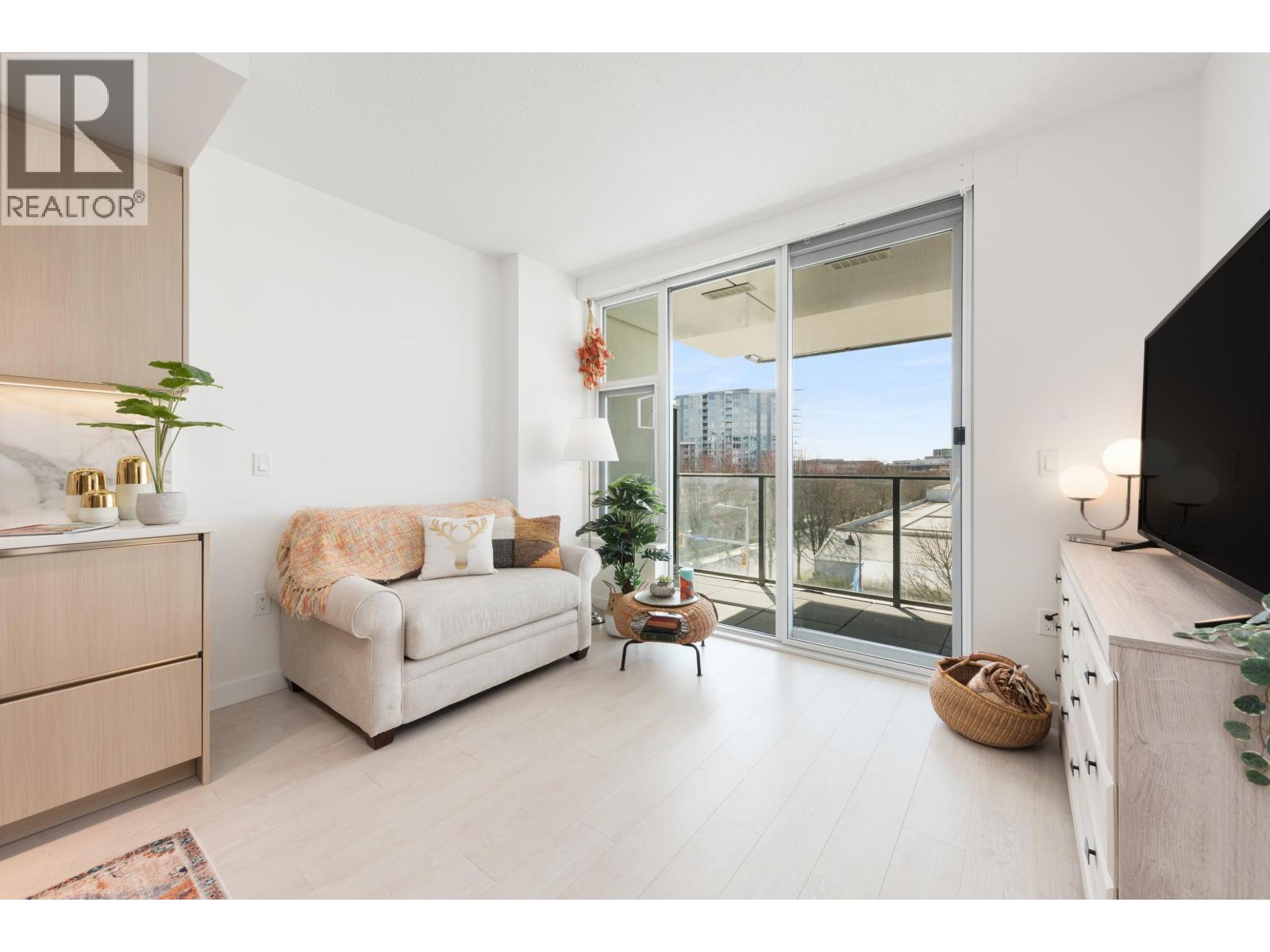 402 8611 HAZELBRIDGE WAY