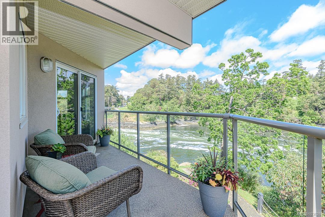 104 1085 Tillicum Rd