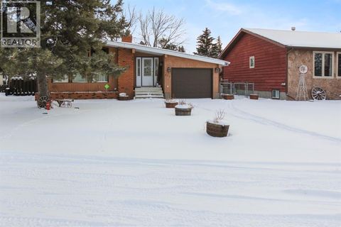 572 West Crescent Forestburg AB T0B1N0