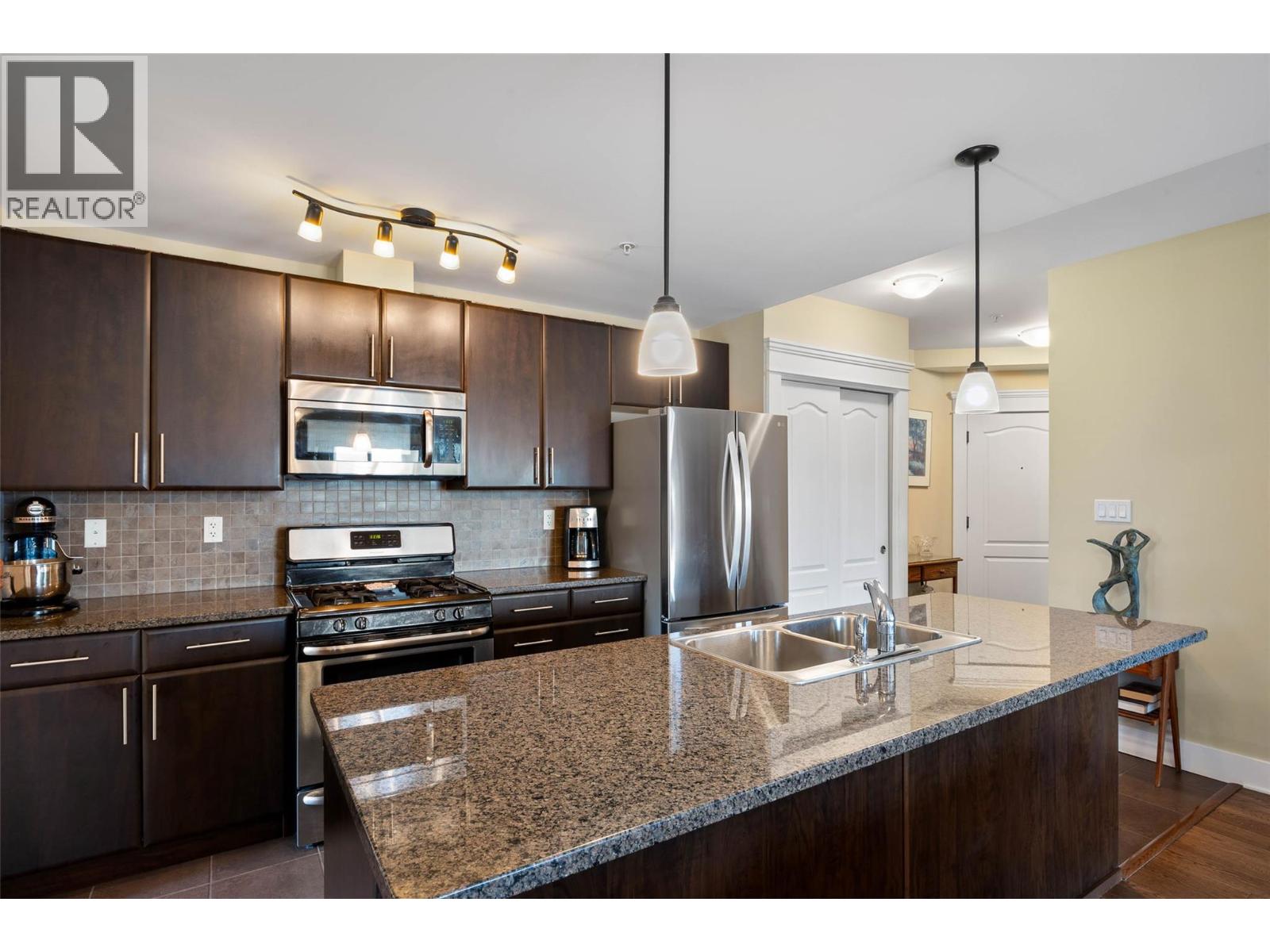 975 Victoria Street Unit# 606