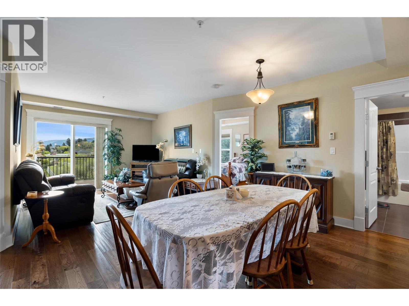 975 Victoria Street Unit# 606