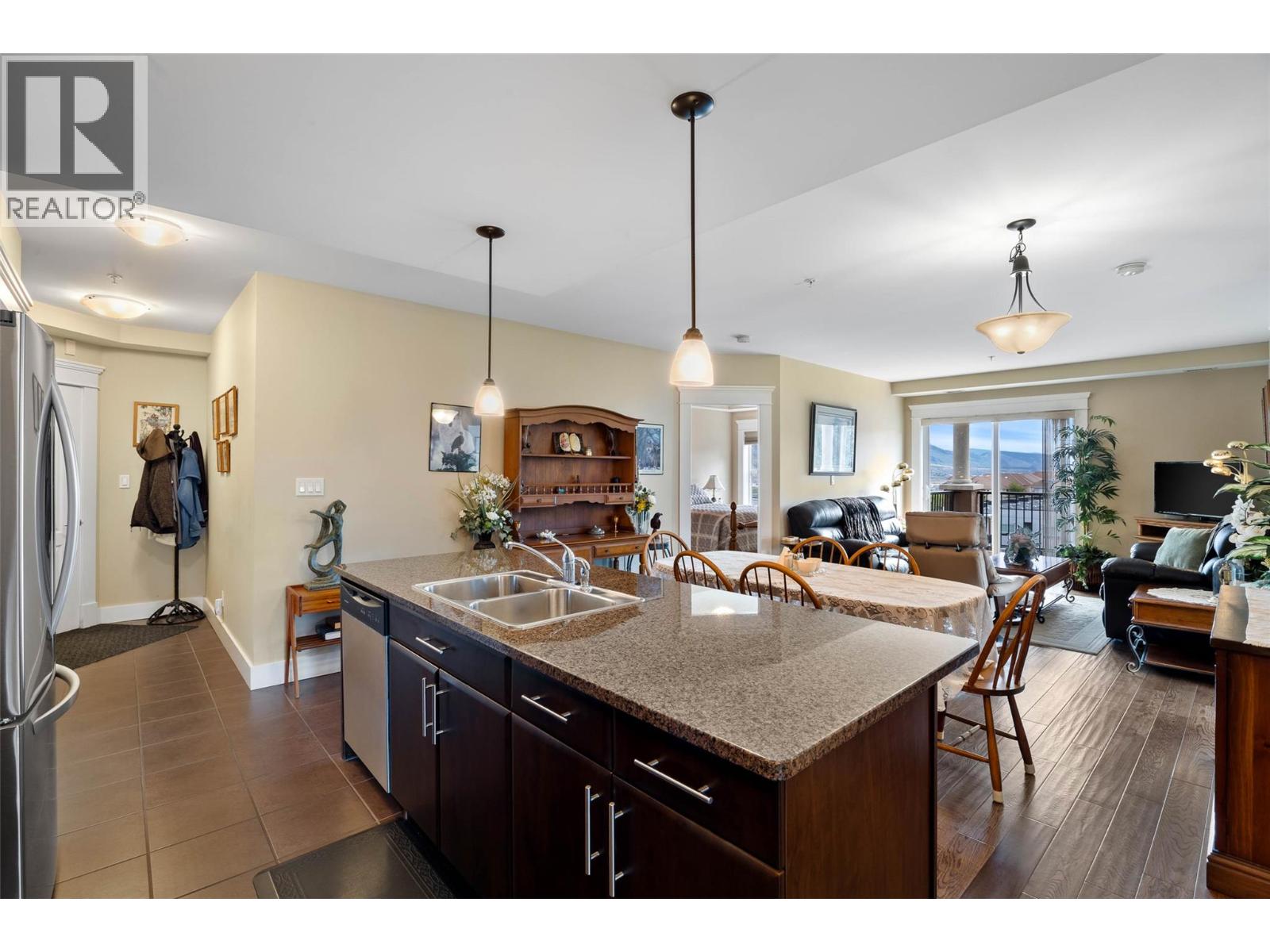 975 Victoria Street Unit# 606