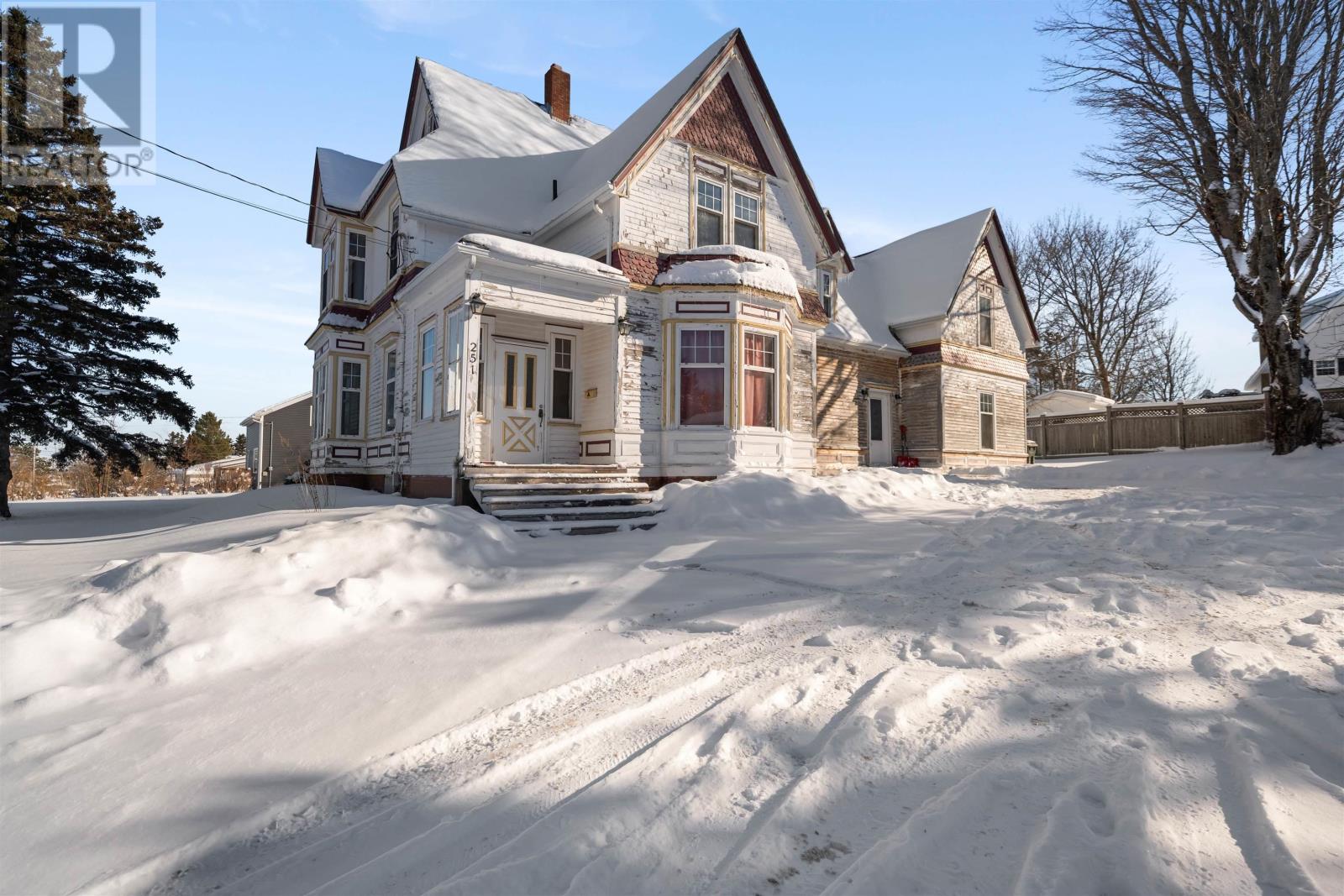 251 Victoria Street E