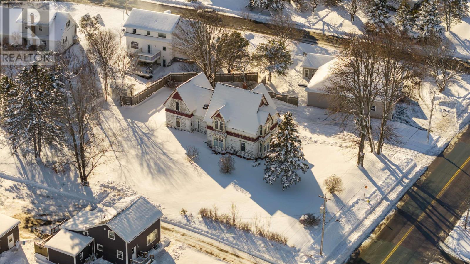 251 Victoria Street E