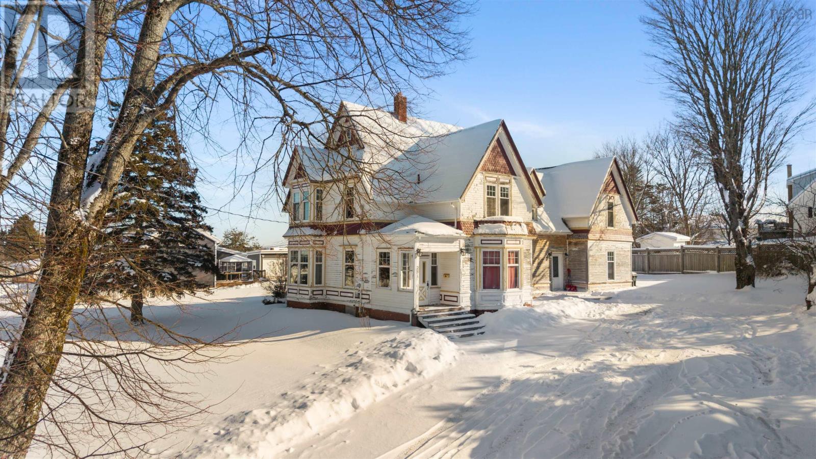 251 Victoria Street E